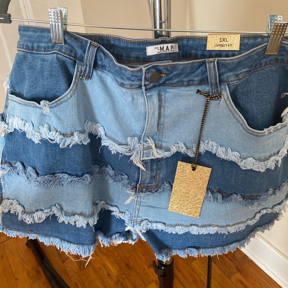 PLUS DENIM PATCHWORK SHORTS - Picture 4 of 5